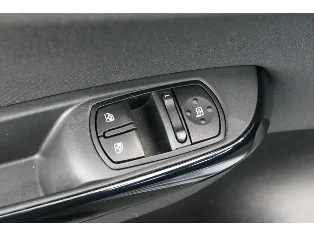 Opel Corsa 1.4 Favourite 2018 Benzine 41