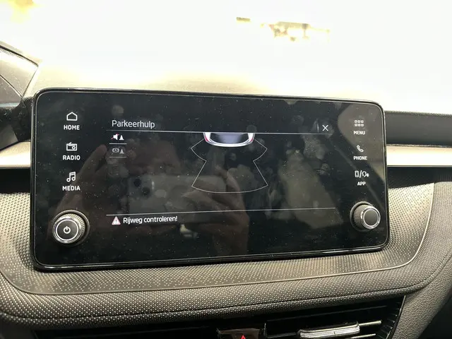 Škoda Fabia 1.0 TSI 95pk Selection 2024 Benzine 10