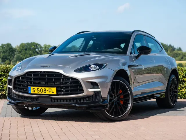 Aston Martin DBX 4.0 V8 707 2023 Benzine 2
