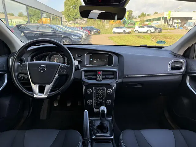 Volvo V40 2.0 T2 Nordic+ 2016 Benzine 4
