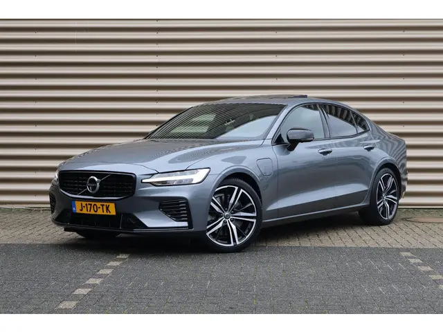 Volvo S60 Recharge T6 AWD R-Design 2020 Hybride Benzine 8