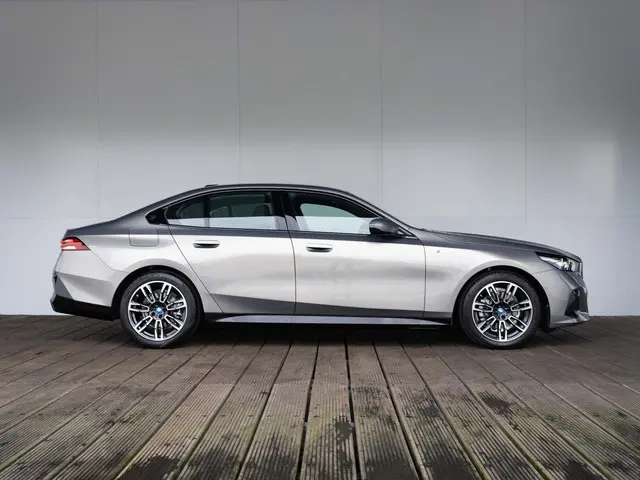 BMW 5 Serie Sedan 530e 2025 Hybride Benzine 4