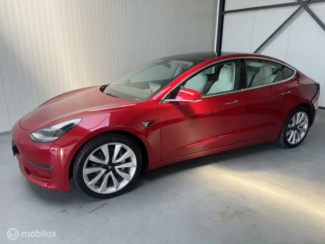 Tesla Model 3 2