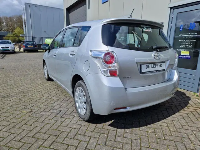 Toyota Verso 1.6 VVT-i Aspiration | AIRCO 2012 Benzine 2