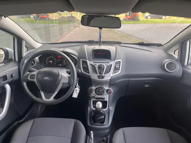 Ford Fiesta 1.25 ST LINE 82 PK 2012 Benzine 26