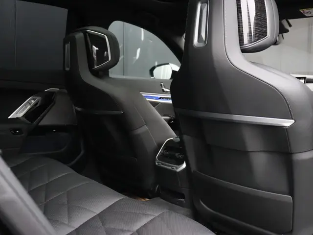 BMW 7 Serie 750e xDrive 2023 Hybride Benzine 7