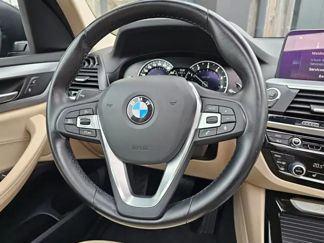 BMW X3 xDrive20i High Executive 2018 Benzine 7