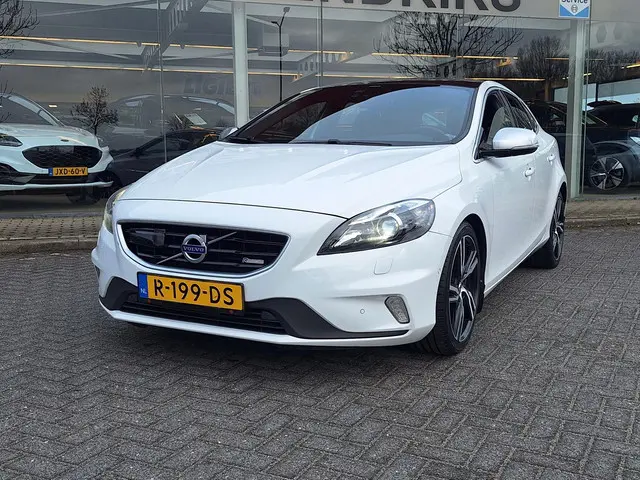 Volvo V40 1.6 T4 R-Design Automaat 2013 Benzine 4