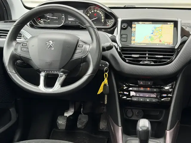 Peugeot 2008 1.2 PureTech Style 2015 Benzine 12