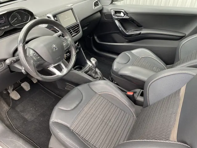 Peugeot 208 1.2 VTi Allure 2012 Benzine 3