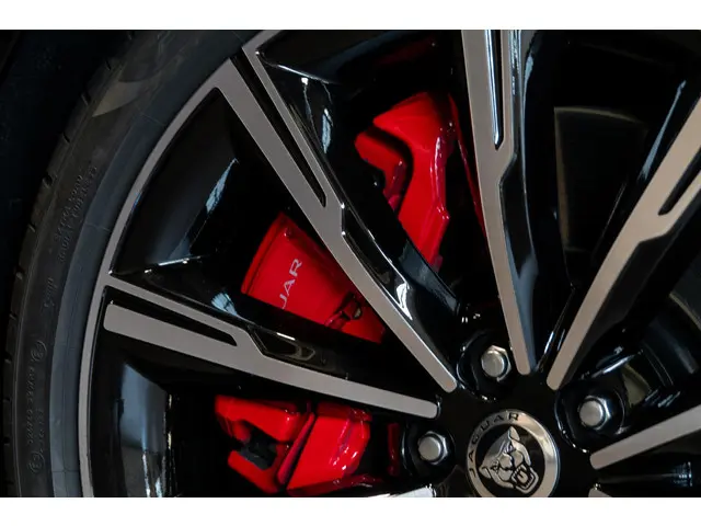 Jaguar F-Type P575 AWD R 75 2023 Benzine 18