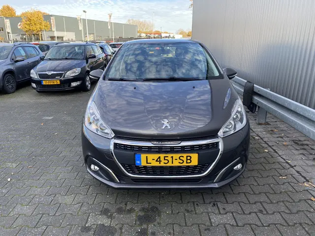 Peugeot 208 1.2 PureTech Blue Lease Active 2018 Benzine 6