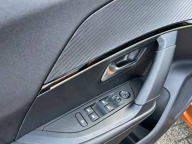 Peugeot 2008 1.2 Turbo 130 PK GT Pack 2021 Benzine 15