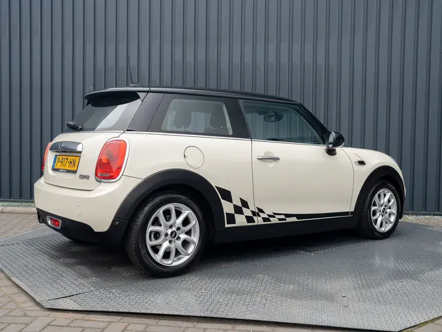 MINI Cooper Mini 1.5 Chili Serious Business 2016 Benzine 36