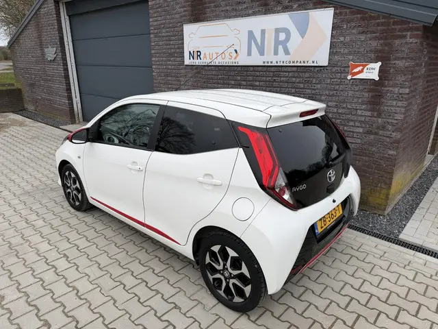 Toyota Aygo 1.0 VVT-i x-clusiv 2018 Benzine 10
