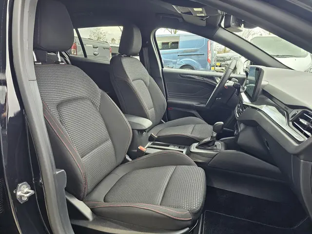 Ford Focus 1.0 EcoBoost Hybrid ST Line 2024 Benzine 9