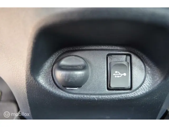Toyota Yaris 1.5 VVT-i Dynamic Hybrid. "Sale" 2018 Benzine 21