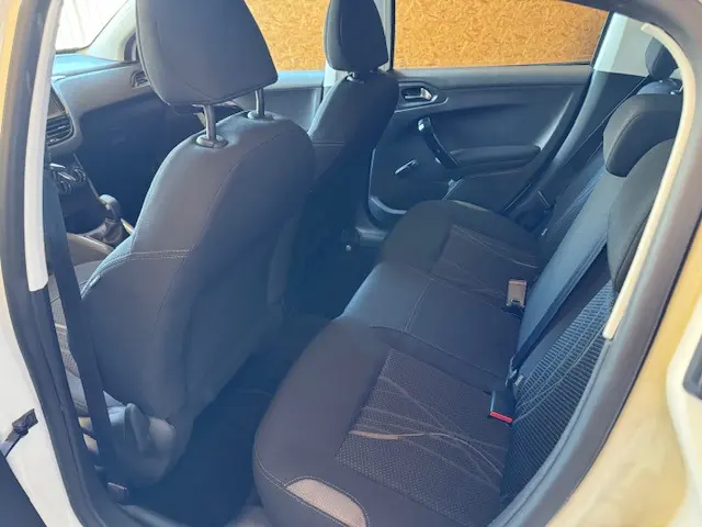 Peugeot 208 1.2 VTi Active 2012 Benzine 6