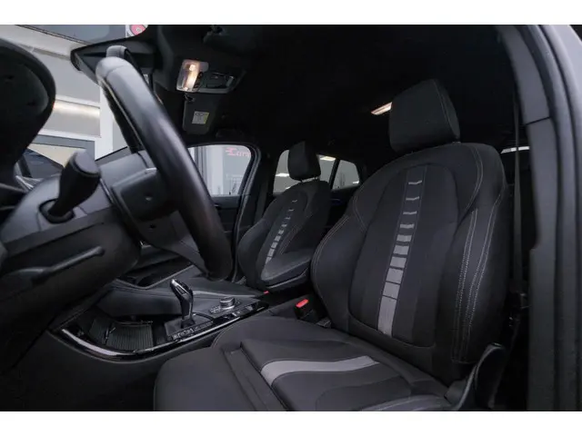 BMW X2 SDrive18i High Executive|Navi|Camera|18'' 2023 Benzine 30