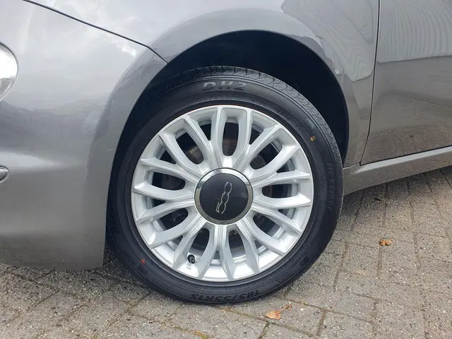 Fiat 500 1.0 Hybrid Club 2023 Benzine 2