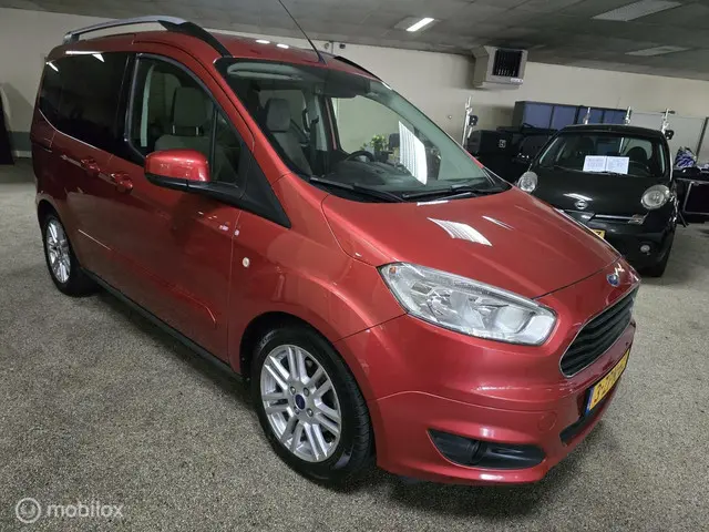 Ford Tourneo Courier 2