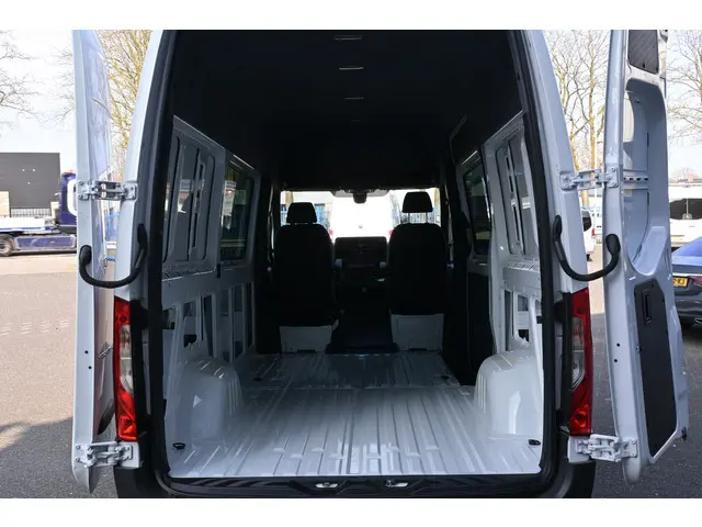 Mercedes-Benz Sprinter 317 CDI L2H2 2024 Diesel 13