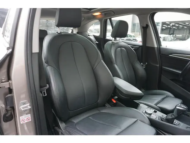 BMW X1 xDrive25e 2022 Hybride Benzine 10