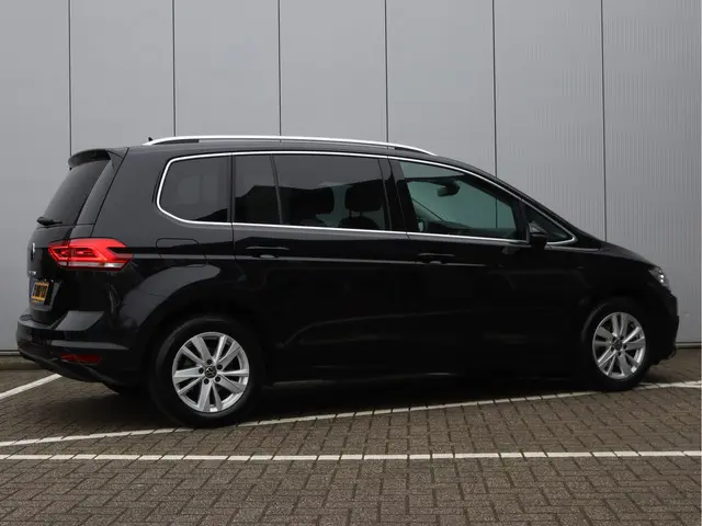 Volkswagen Touran 1.5 TSI Highline 7-zits 2023 Benzine 5