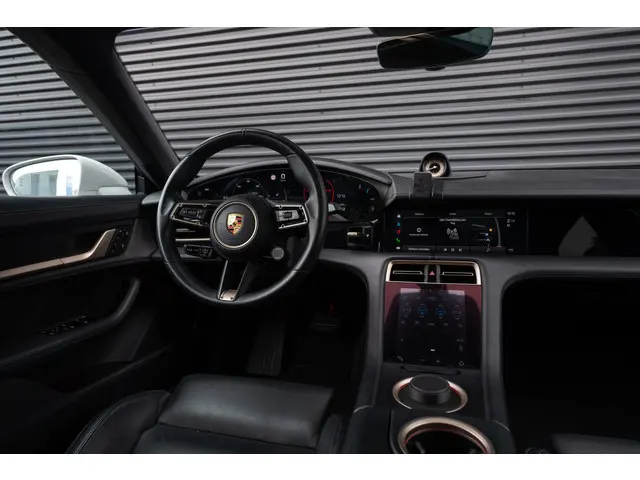 Porsche Taycan 4S Performance 84 kWh 2022 Elektrisch 30