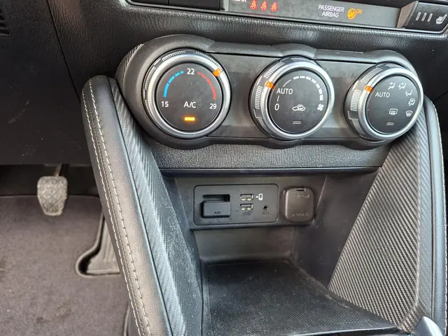 Mazda 2 1.5 Skyactiv-G Luxury 2021 Benzine 12