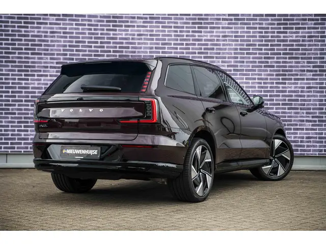 Volvo EX90 2