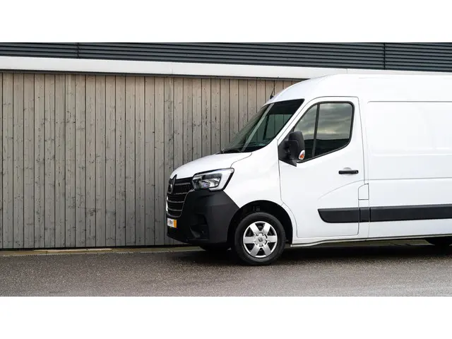 Renault Master T35 2.3 dCi 135 L2H2 Comfort 2022 Diesel 17
