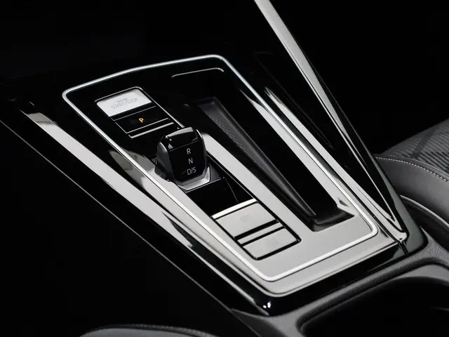 Volkswagen Golf 1.5 eTSI 130pk DSG R-Line 2024 Benzine 11