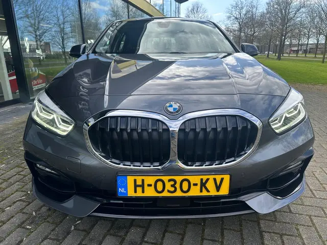 BMW 1 Serie 118i Executive Edition 2020 Benzine 12