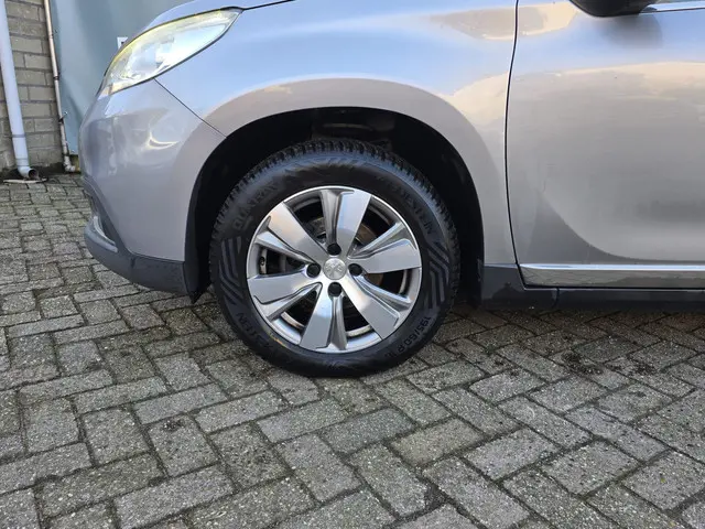 Peugeot 2008 1.2 PureTech Allure Pano, Navi 2016 Benzine 5
