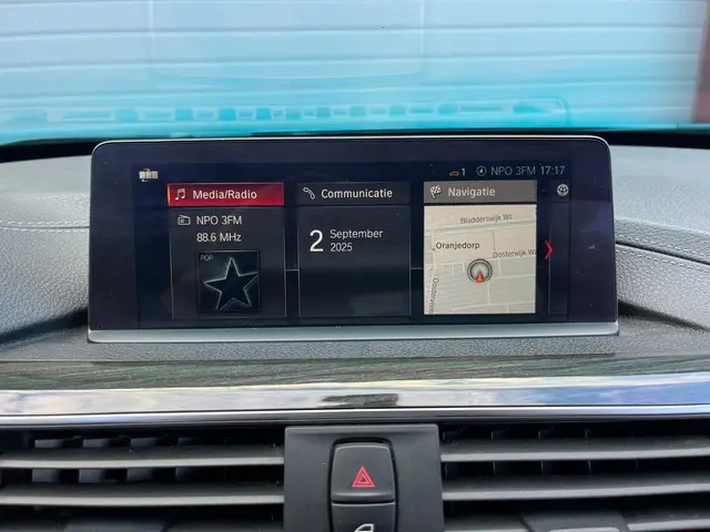 BMW 3 Serie Touring 318i Luxury Edition 2018 Benzine 15