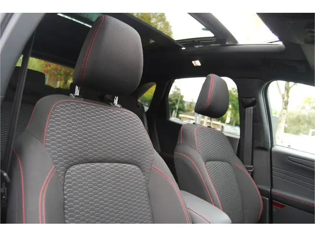 Ford Kuga 2.5 PHEV 243pk ST-Line 2024 Hybride Benzine 32