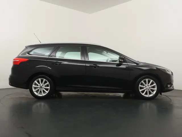 Ford Focus Wagon 1.0 Titanium Edition 2015 Benzine 6