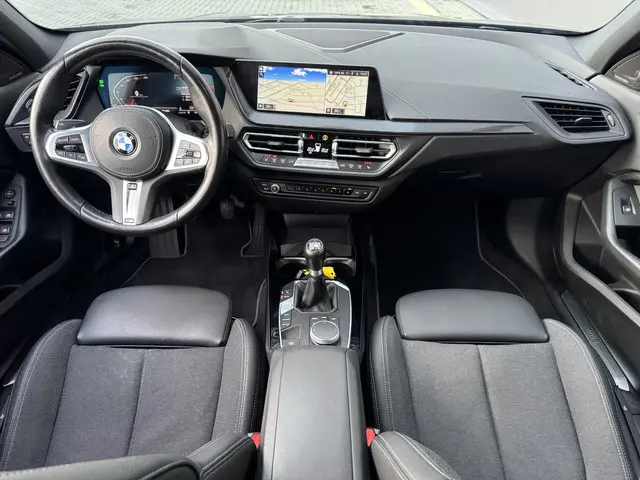 BMW 1 Serie 118i Executive Edition M 2020 Benzine 23