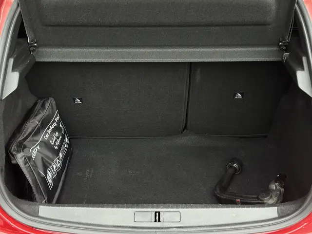 Peugeot 208 1.2 PureTech 100pk Allure Pack 2021 Benzine 9