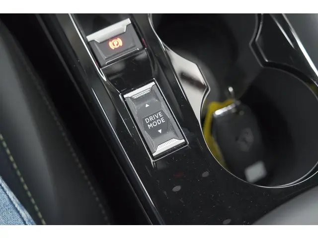 Peugeot 2008 PureTech 130 EAT8 GT 2024 Benzine 51