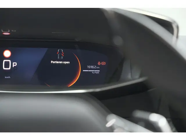 Peugeot 208 Hybrid 136 e-DCS6 GT 2024 Hybride Benzine 44