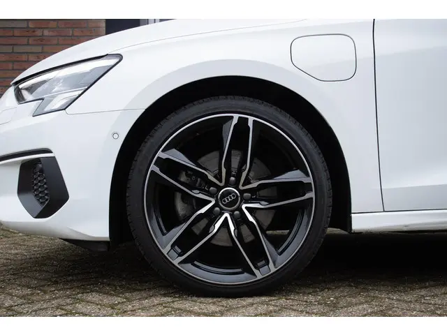 Audi A3 Sportback 40 TFSI e Edition 2021 Hybride Benzine 9