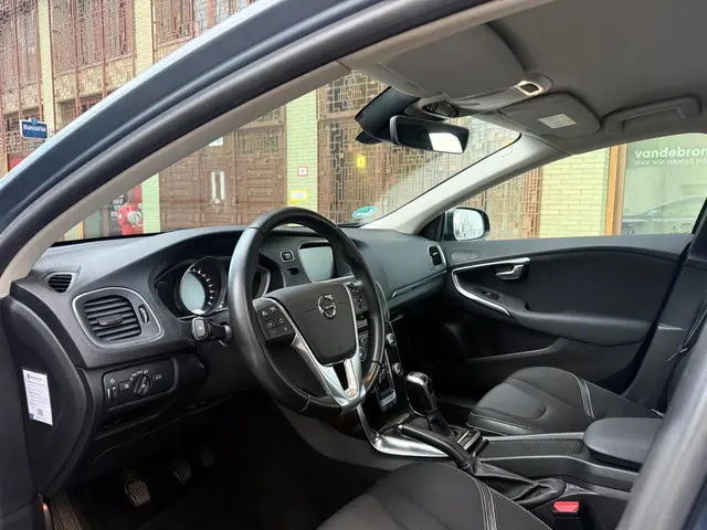 Volvo V40 2.0 T3 Nordic+ 114.000km dealer oh 2016 Benzine 13