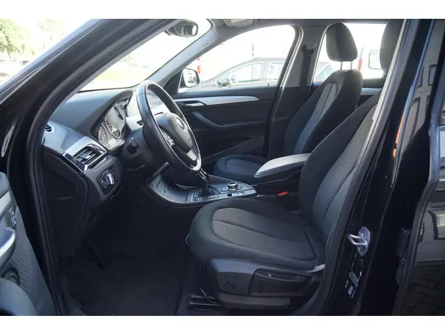 BMW X1 sDrive18i High Executive 2018 Benzine 12