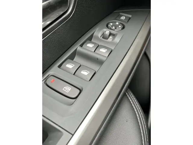 Peugeot 3008 HYBRID 145 ALLURE 2024 Hybride Benzine 29