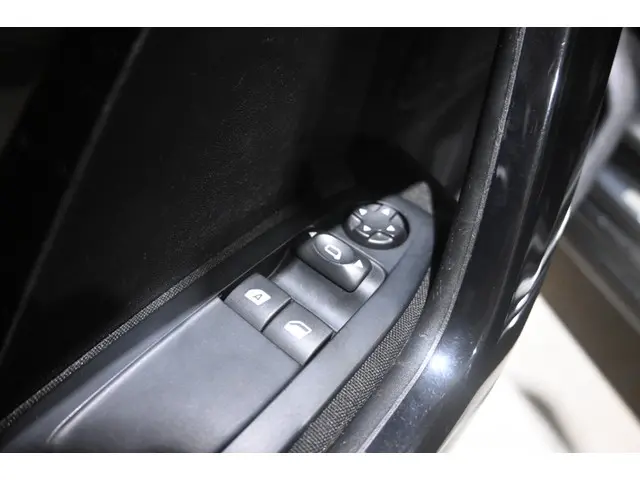 Peugeot 208 1.2 PureTech Style 2015 Benzine 12