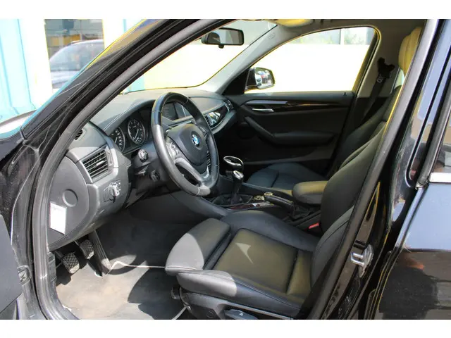 BMW X1 sDrive20i High Executive 2015 Benzine 10