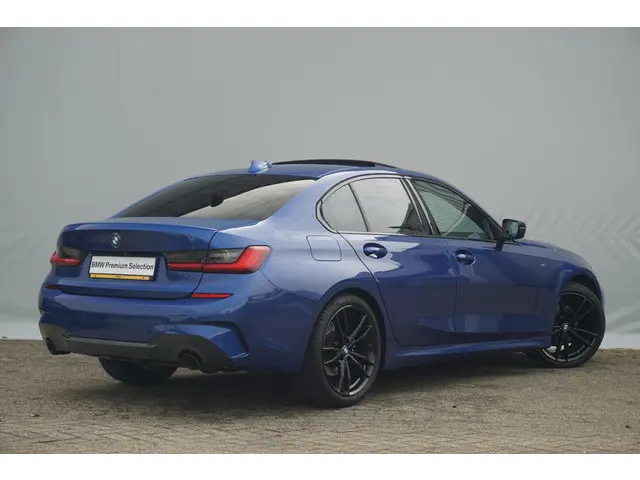 BMW 3 Serie 320i 2019 Benzine 2