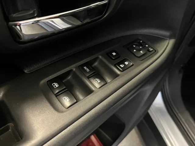 Mitsubishi Outlander 2.0 Connect Pro 2017 Benzine 29